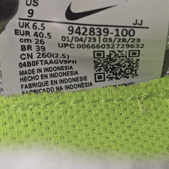 Nike Women's Free RN Flyknit Size 9 White Black Sneaker Shoe Lightweight Comfy - Picture 7 of 7